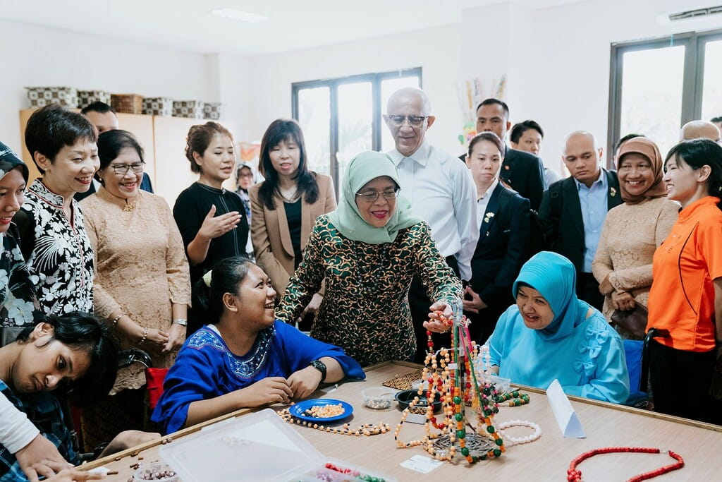 Singapore President Halimah Yacob (centre) and Minister for Culture, Community and Youth, Ms Grace Fu (standing, left) together with other Singapore dignitaries; and SIF and YPAC Jakarta representatives, at the project site where Singaporean and Indonesian special education practitioners are collaborating to raise capacity for the care and support of children with special needs.