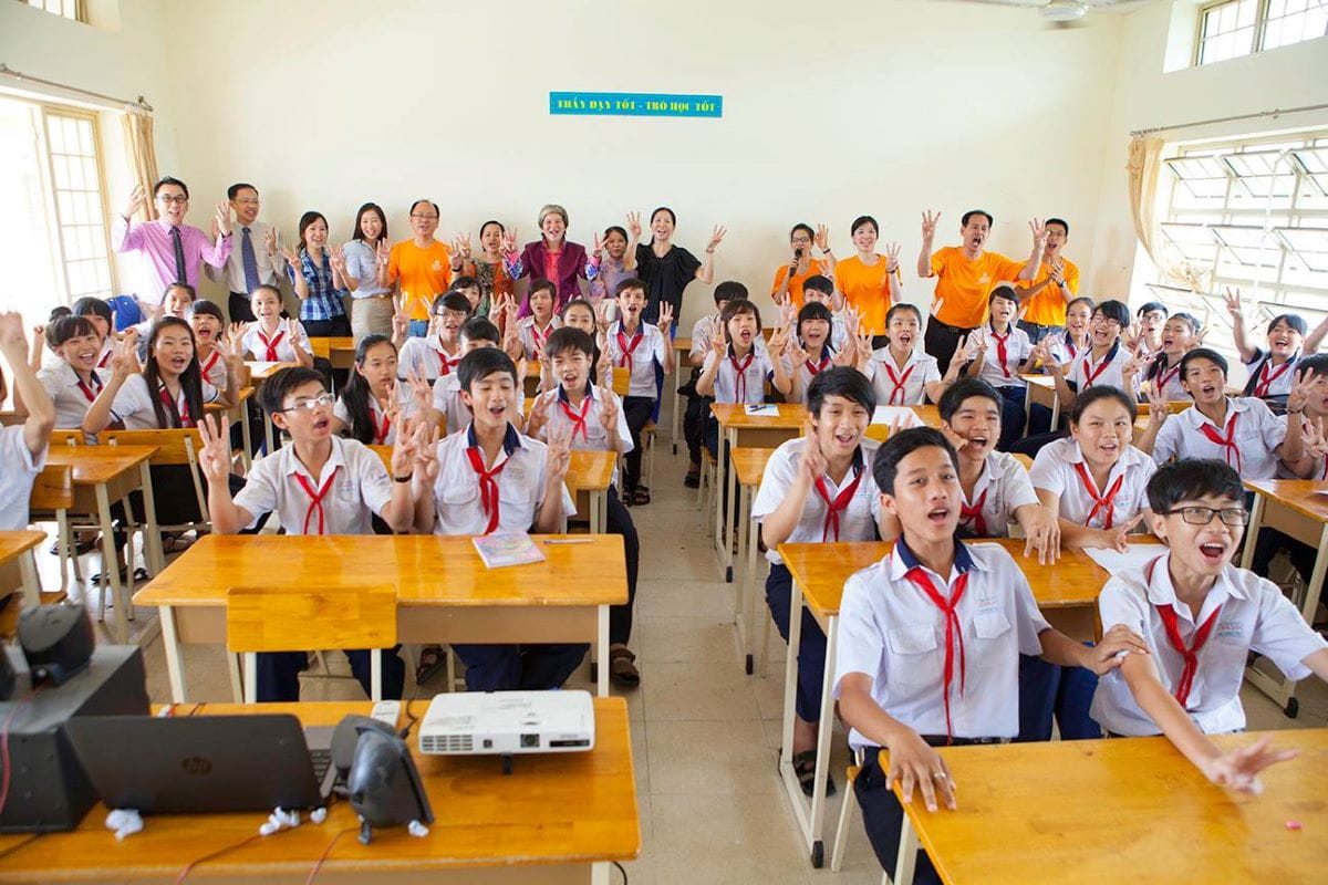 On three….WOW! Check out our Singapore International Volunteers from Keppel Land and National Library Board, bringing the joy of English and cross-cultural learning to the students at Le Minh Xuan Secondary School in Ho Chi Minh City, Vietnam.
