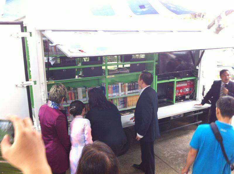 For those who guessed books, you were right! IT learning facilities too! The SIF's Words on Wheels mobile library, in partnership with the General Sciences Library, sponsored by Keppel Land Limited, will bring the joy of English and cross-cultural learning to over 3,000 school children in Ho Chi Minh City.