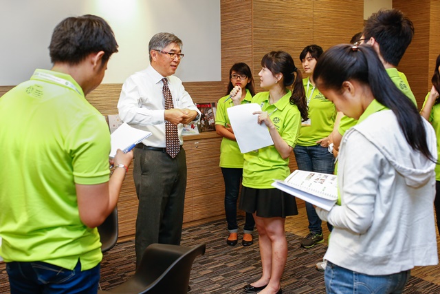 Asia Philanthropic Ventures (apV) Founding Member Stephen Lim reminded participants to “do good well”, stressing the need for sound financials in any business plan.