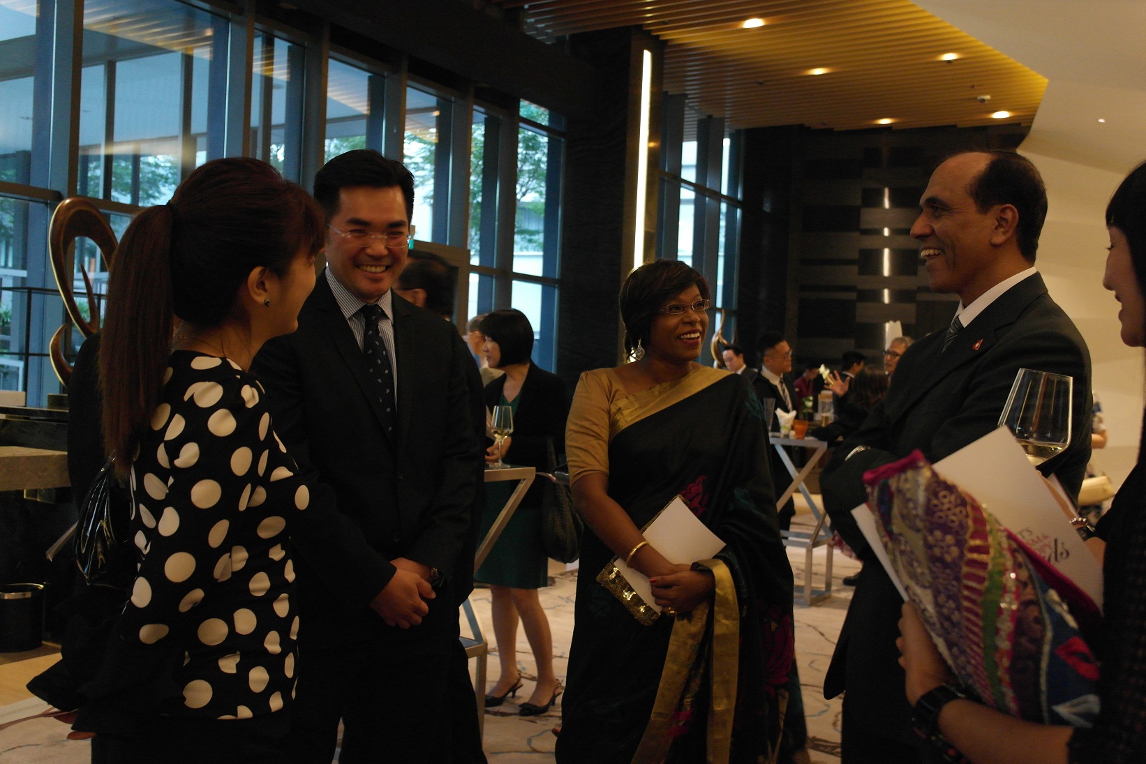 Interacting with our Singapore International Volunteers (SIVs).