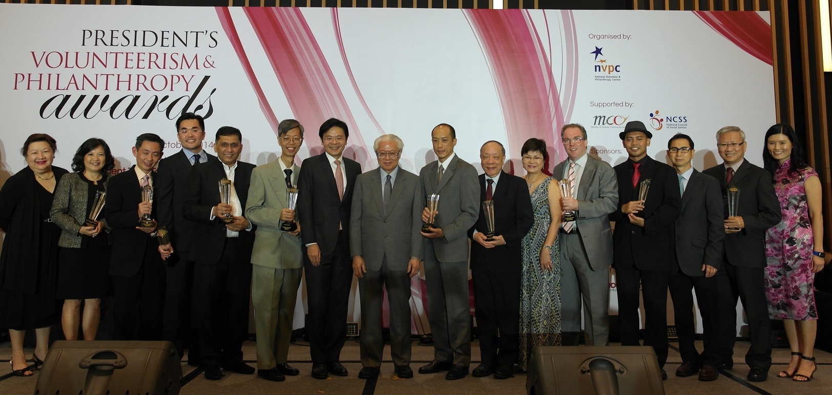 SIF Governor David Chong (fourth from left), together with other winners at the awards ceremony.