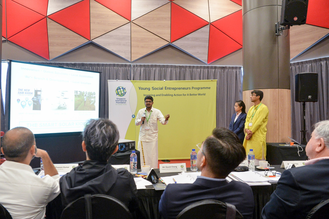 The Kisan Union presenting their Smart Mobile Kiosk idea 