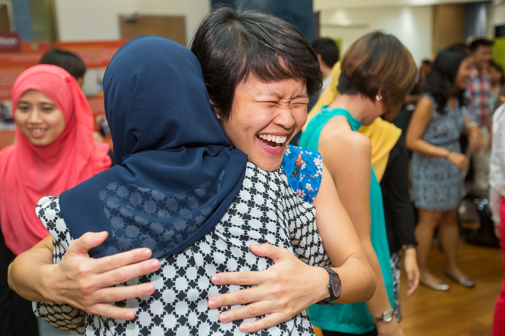 Rounding up the interactive storytelling session with new friendships made.