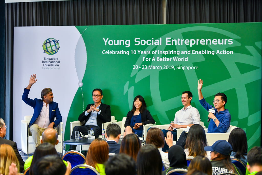 How can data science be applied to maximise social and environmental impact? Panellists at the dialogue session "Big Data - Big Impact" shared their insights with the YSEs and members of the public. 