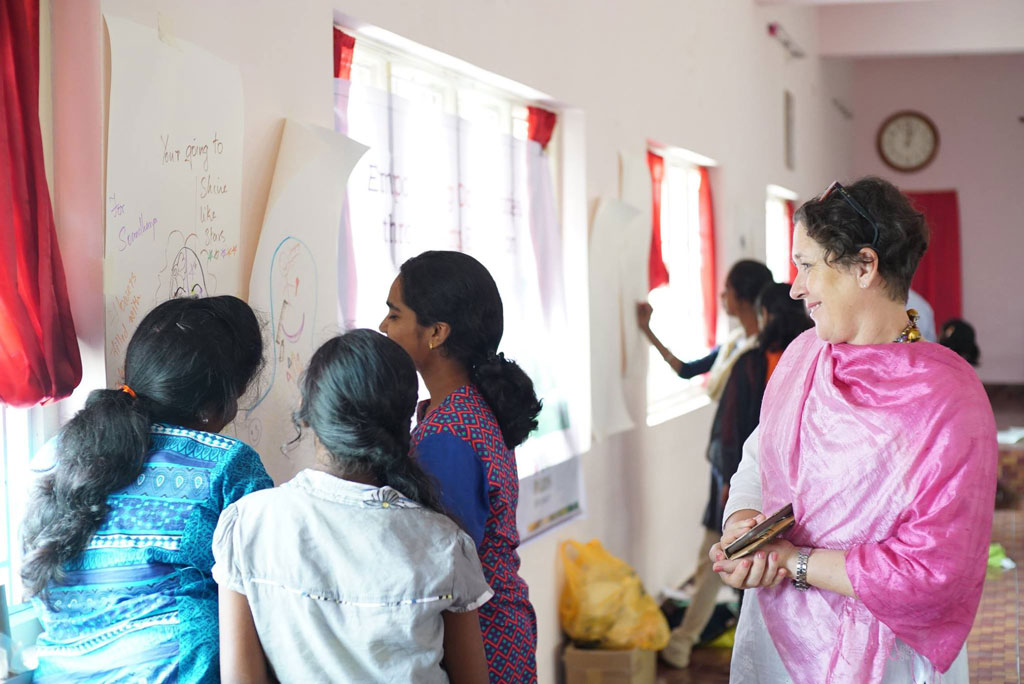 Art educator Dr Esther Joosa (right), leading the workshop participants in a drawing session during the “Empowering Communities through Arts Education” programme.