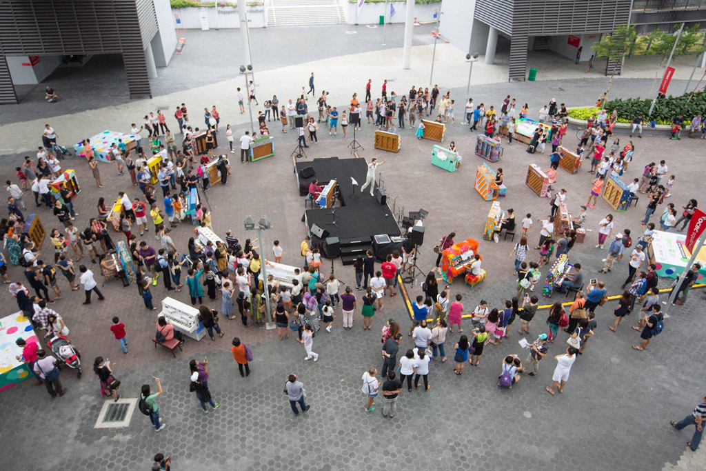 Play Me, I’m Yours featured 25 donated pianos, which were redecorated in a collaboration between 25 artists and 25 social enterprises and welfare organisations, to raise awareness of their causes through these pianos.