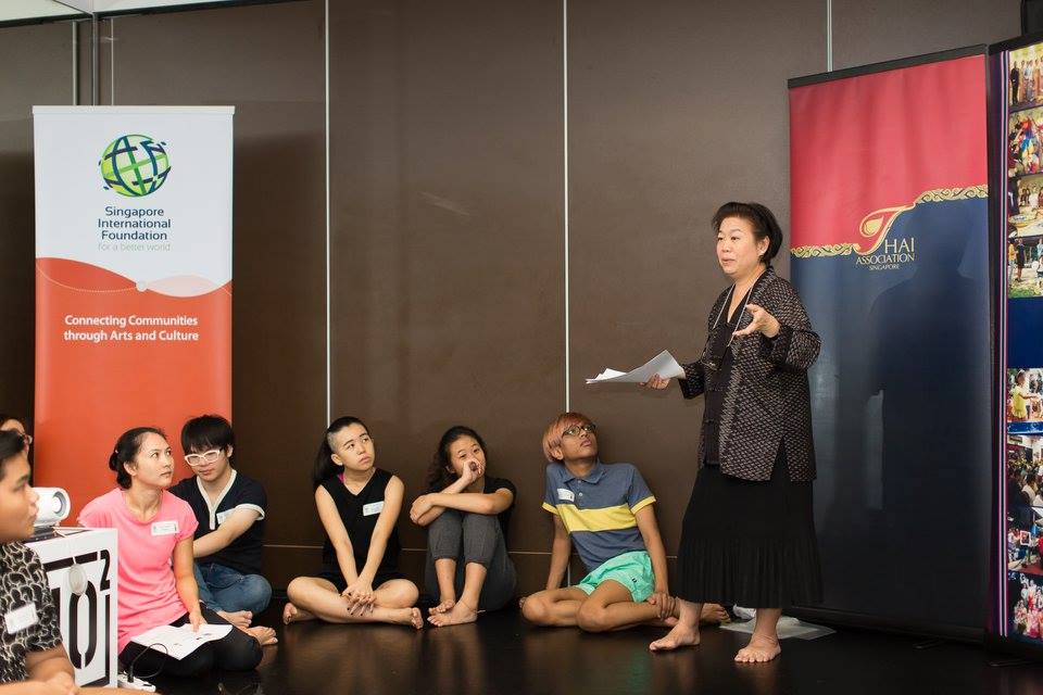 Ms Pornpimol Chalermpalanupap, Vice-President of the Thai Association (Singapore), sharing insights into the Thai community in Singapore with the students.