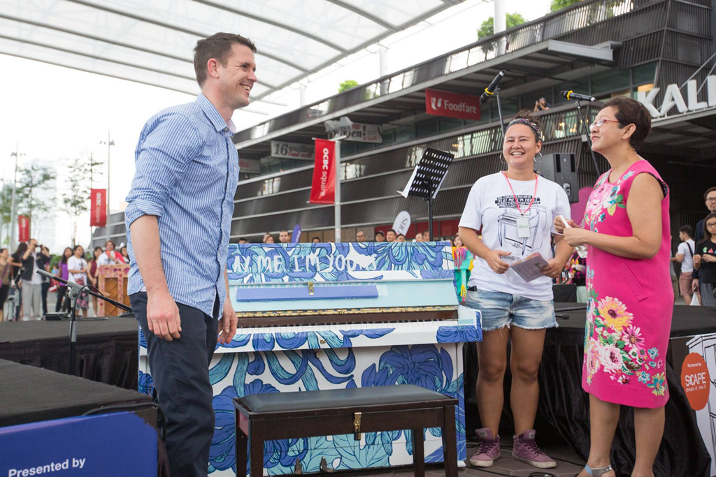 Mr Luke Jerram and presenting partners from The PlayTent and The Singapore International Foundation – Ms Rebecca Lee and Ms Jennifer Lewis– launch the event to show how arts can bring people together and raise awareness for social good.