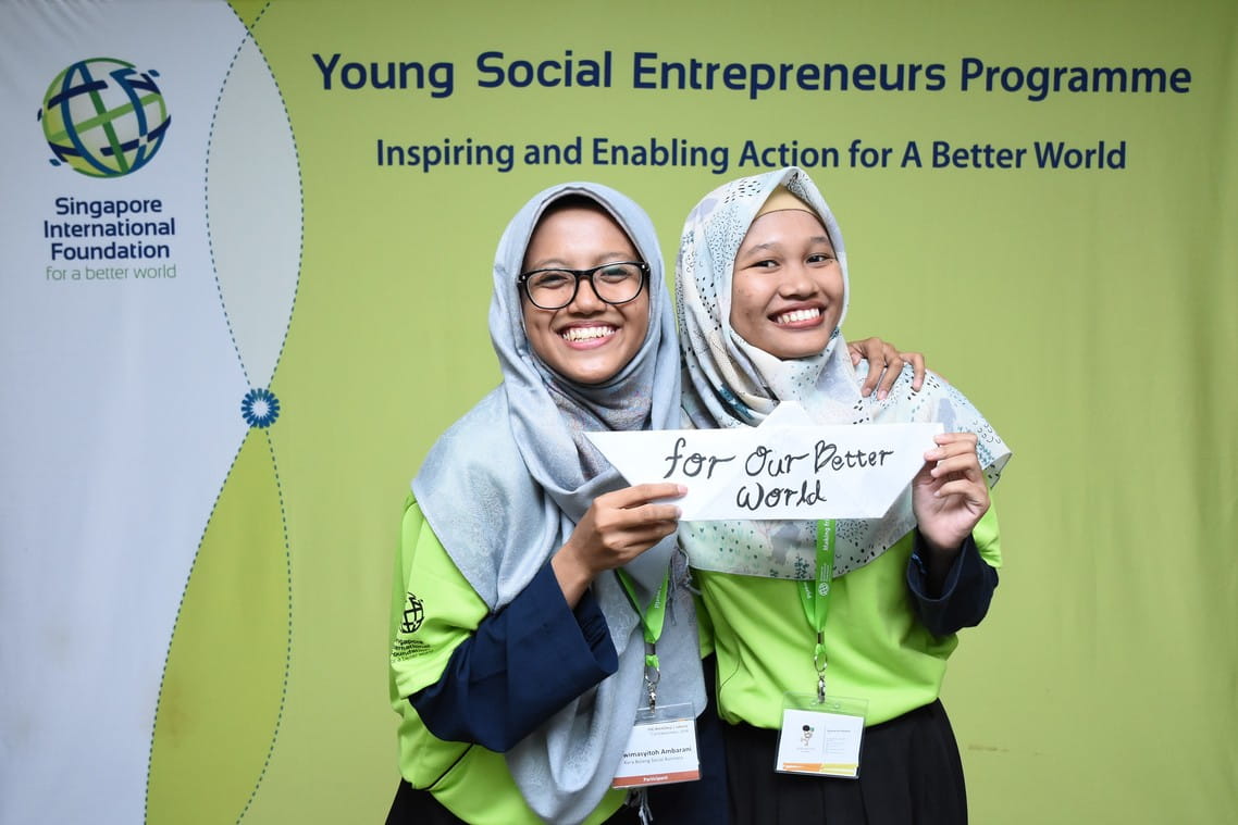 Participants at the YSE 2018 Jakarta Workshop shared their wishes for a better world on an origami paper boat that they folded. 