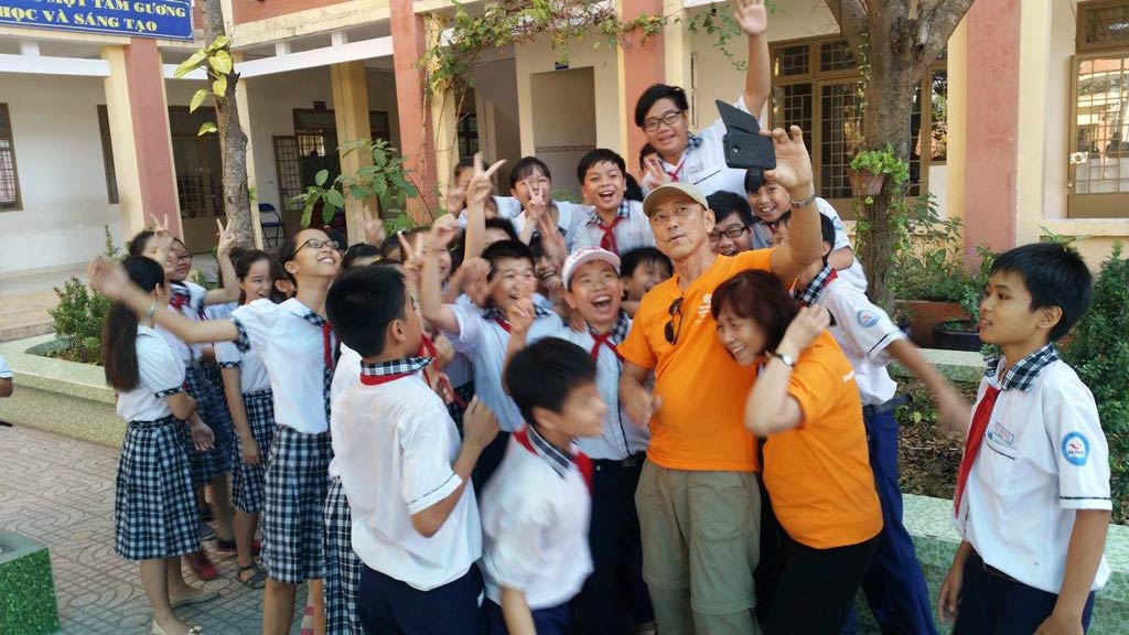 Singapore International Volunteers enjoy many of such lighthearted moments with the Vietnamese schoolchildren.