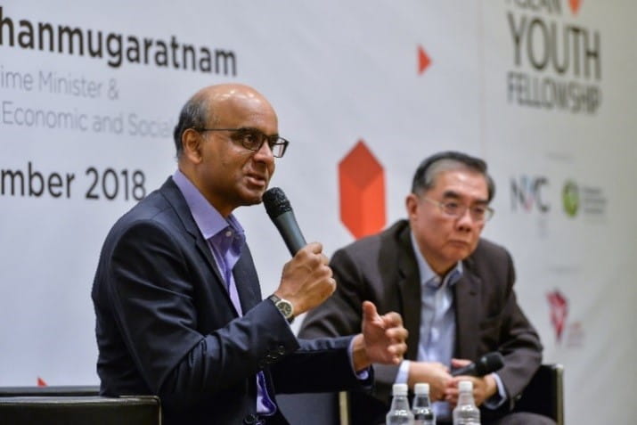 Deputy Prime Minister & Coordinating Minister for Economic and Social Policies, Tharman Shanmugaratnam engaged the Fellows during a dialogue on ASEAN, which was moderated by Chairman of SIF and former Secretary-General of ASEAN, Ambassador Ong Keng Yong. 