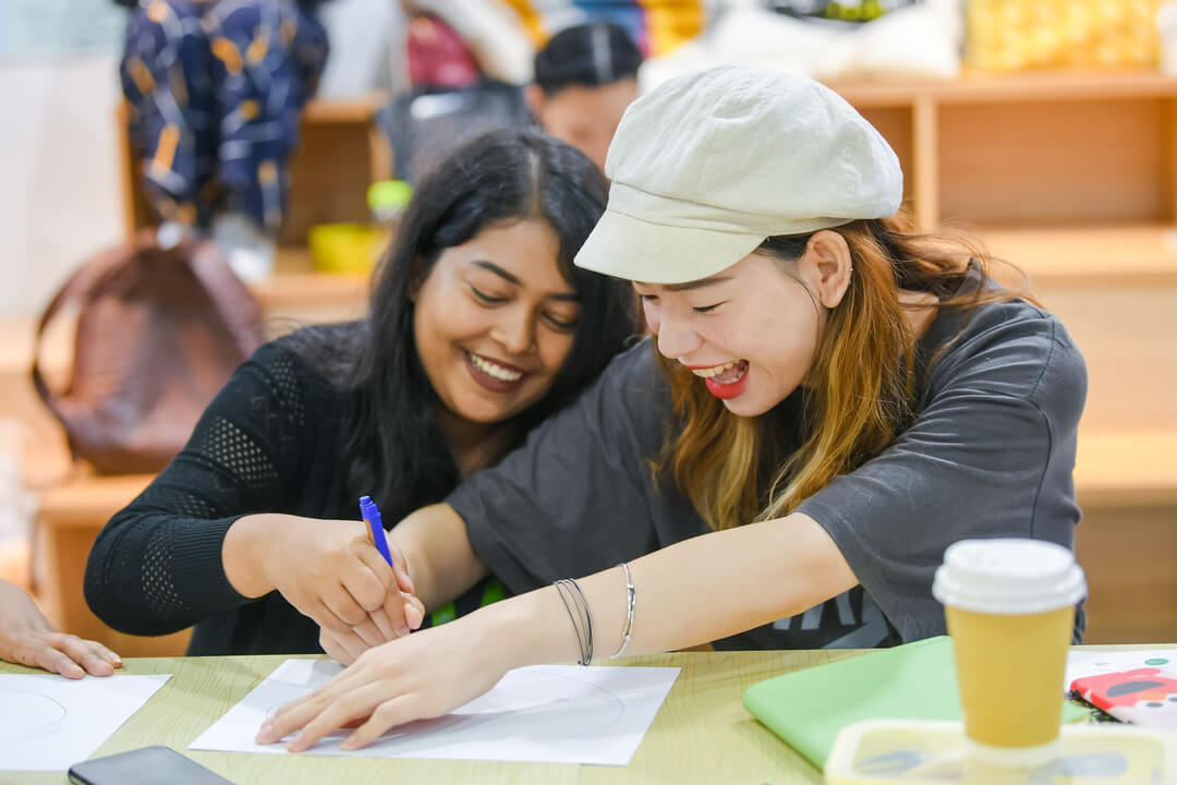 International participants bridge cross-border friendships through art co-creation during the Inclusiveness and Enterprise workshop led by WABC. 