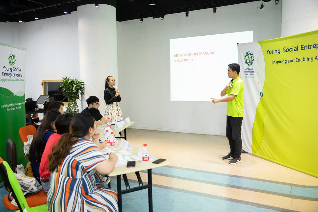 With the help of a sign-language interpreter, workshop participant Shiqun Hu, Co-founder of UDS Art Office, inspires the panel at the Media Pitching Session with the story of how his team of hearing-impaired artists make a mark in the world of art and business. 