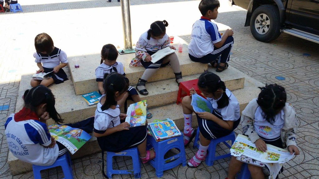 The Words on Wheels mobile library brings free access to educational materials, IT resources and learning facilities to schools and cultural centres in the Binh Chanh district of Ho Chi Minh city.