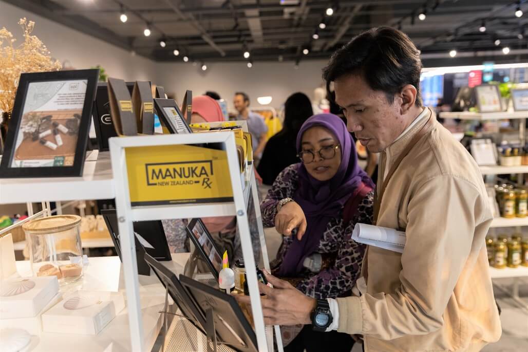 Indonesian media discovering the Green Collective SG at Funan Mall, a retail space uniquely curated to encourage shoppers to lead sustainable lifestyles. 
