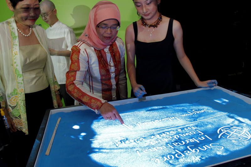 Guest-of-honour, Minister of State for Community Development, Youth and Sports, Mdm Halimah Yacob, contributes to the SIV sand art