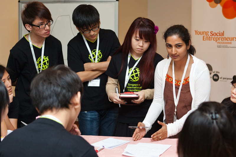 Mentors from the MBA schools of INSEAD, NUS and NTU review the participants’ business plans
