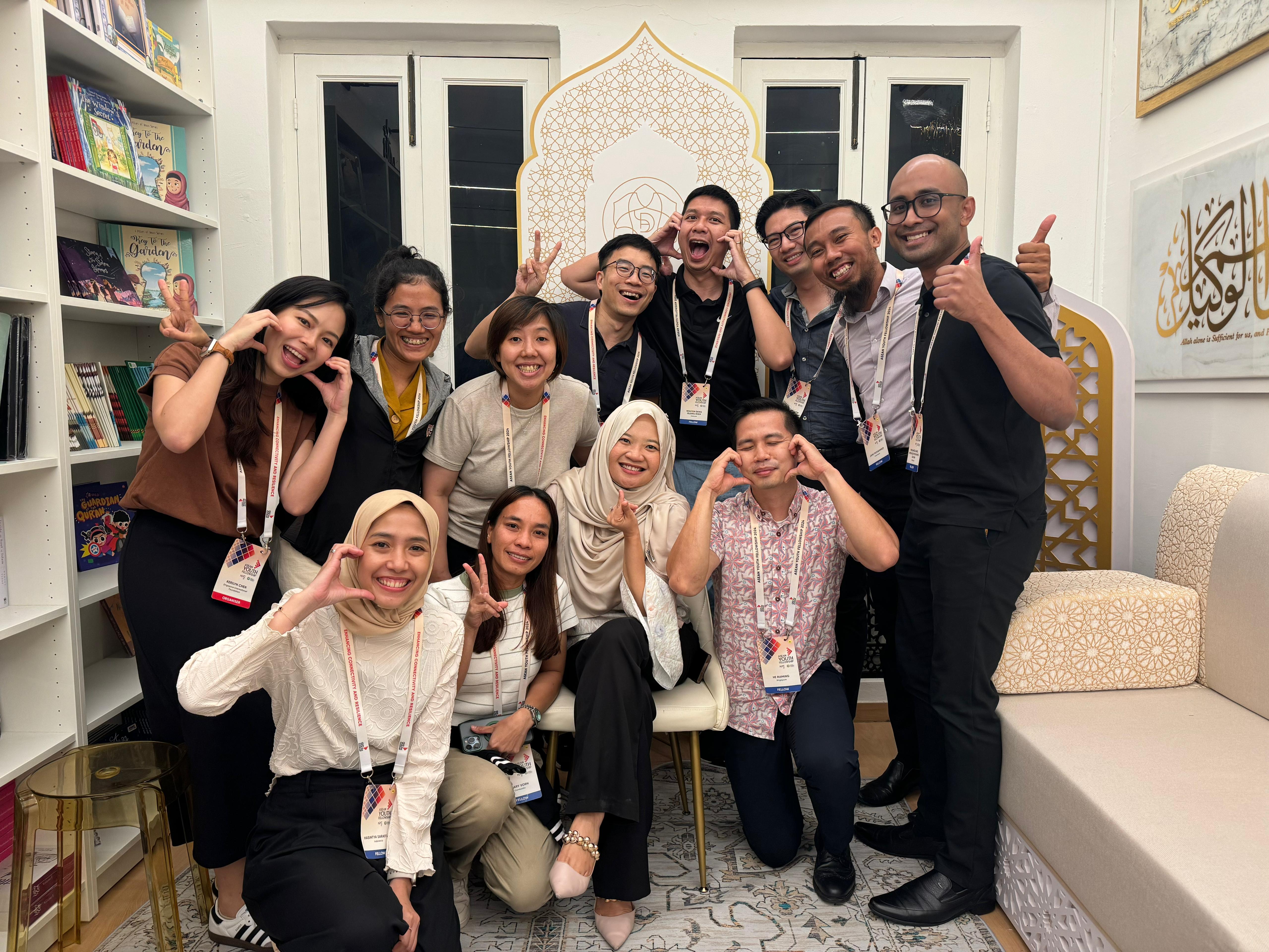 An AYF alumna hosted a sharing session during the Singapore leg of the programme. Ms Hamidah Aidillah (seated, AYF 2019) talked about the challenges that she faced as a leader and how she overcame them. She encouraged Fellows to be open with their vulnerabilities as it can help them to build resilience while confronting challenging environments.