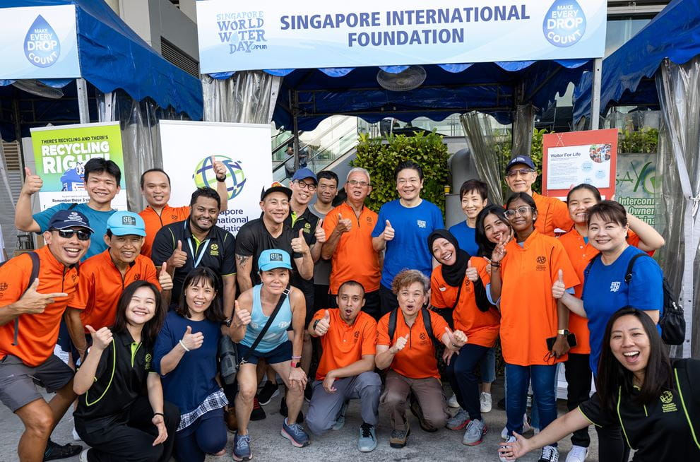 Deputy Prime Minister Lawrence Wong and Sustainability and Environment Minister Grace Fu at the SIF booth with volunteers and partners from PUB and ITE College East.