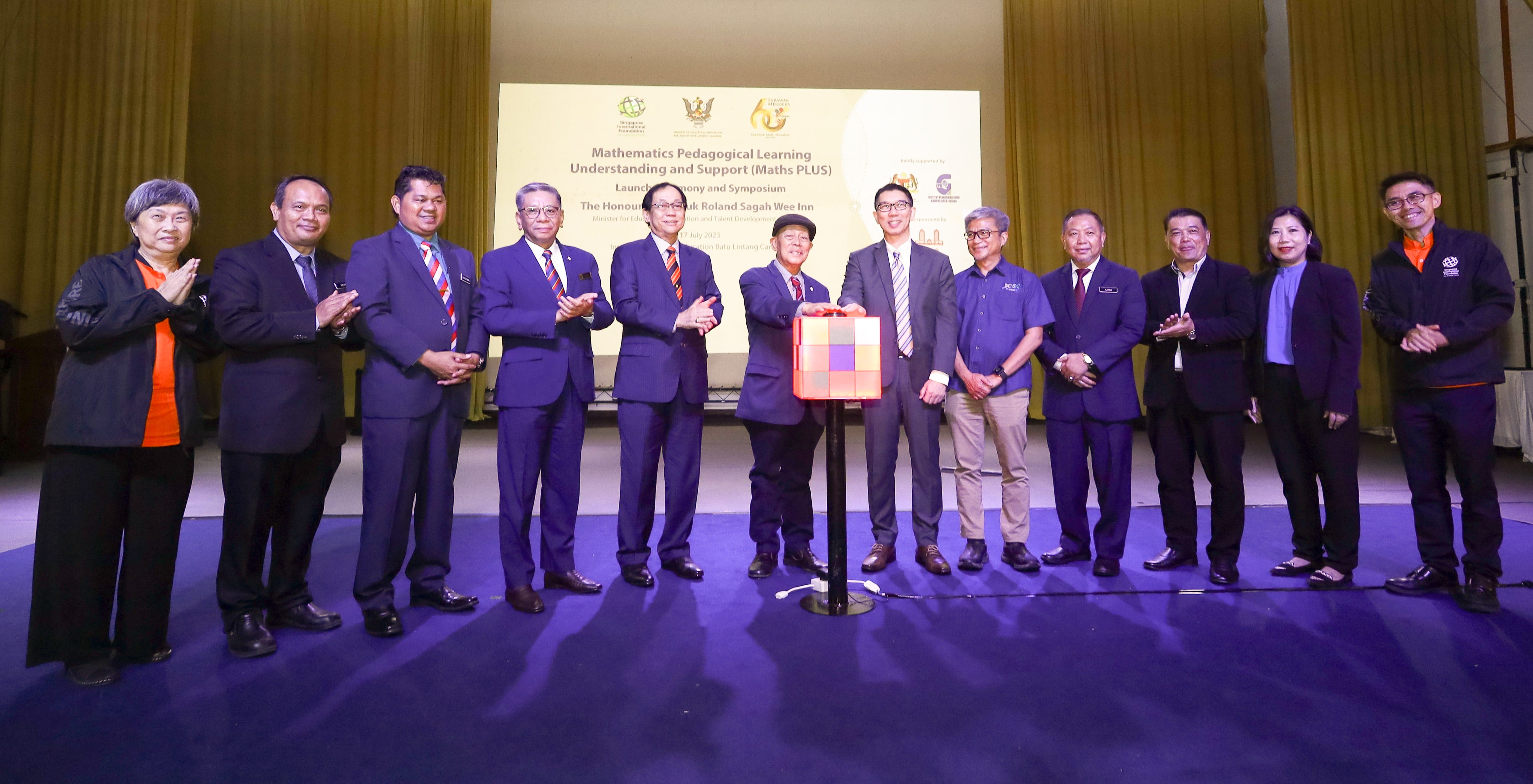The Maths PLUS project was launched by The Honourable Datuk Roland Sagah Wee Inn, Sarawak Minister for Education, Innovation and Talent Development (sixth from left) and Mr Jaryll Chan, SIF Division Director (Programmes), by lighting up a Rubik’s Cube.