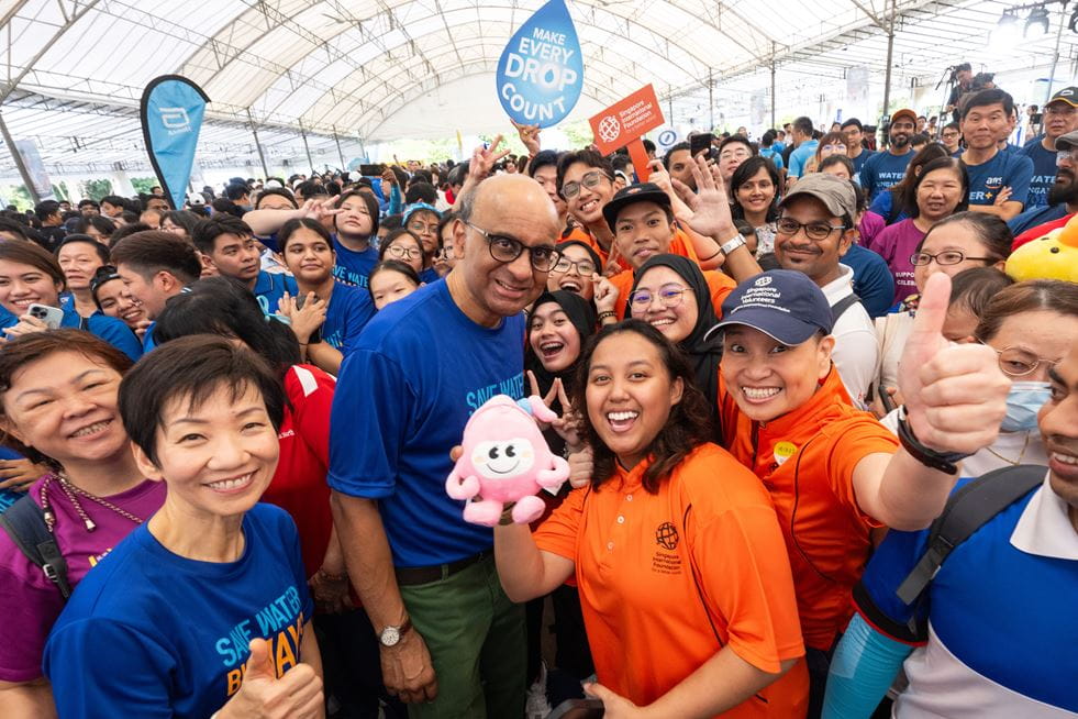 President of Singapore and SIF Patron, Mr Tharman Shanmugaratnam (middle in blue), and Sustainability and Environment Minister, Ms Grace Fu (left in blue) joined SIF Volunteers (in orange) at the launch of Singapore World Water Day 2024.  