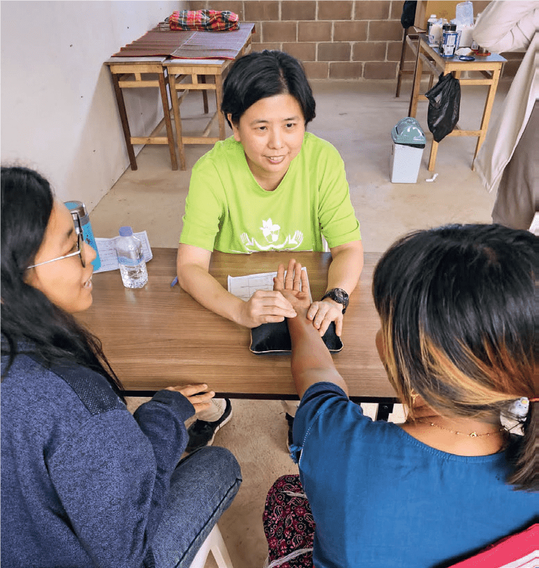 TCM doctors providing pro bono check-up and treatments to village residents in Thailand’s Mae Sot town.