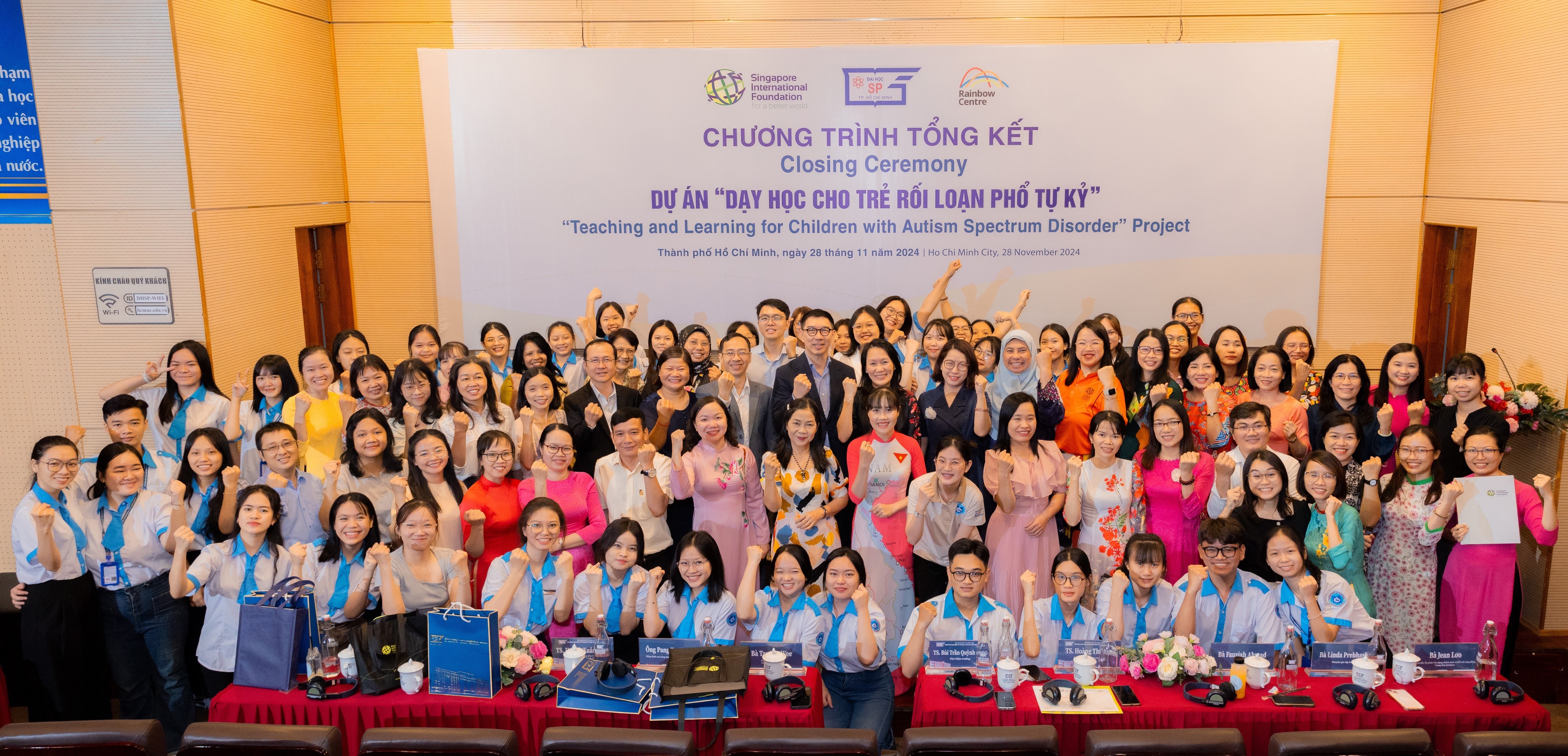 Representatives from SIF, HCMUE, and Rainbow Centre Singapore, alongside participating educators of the TLCASD project, and university students, at the closing event.