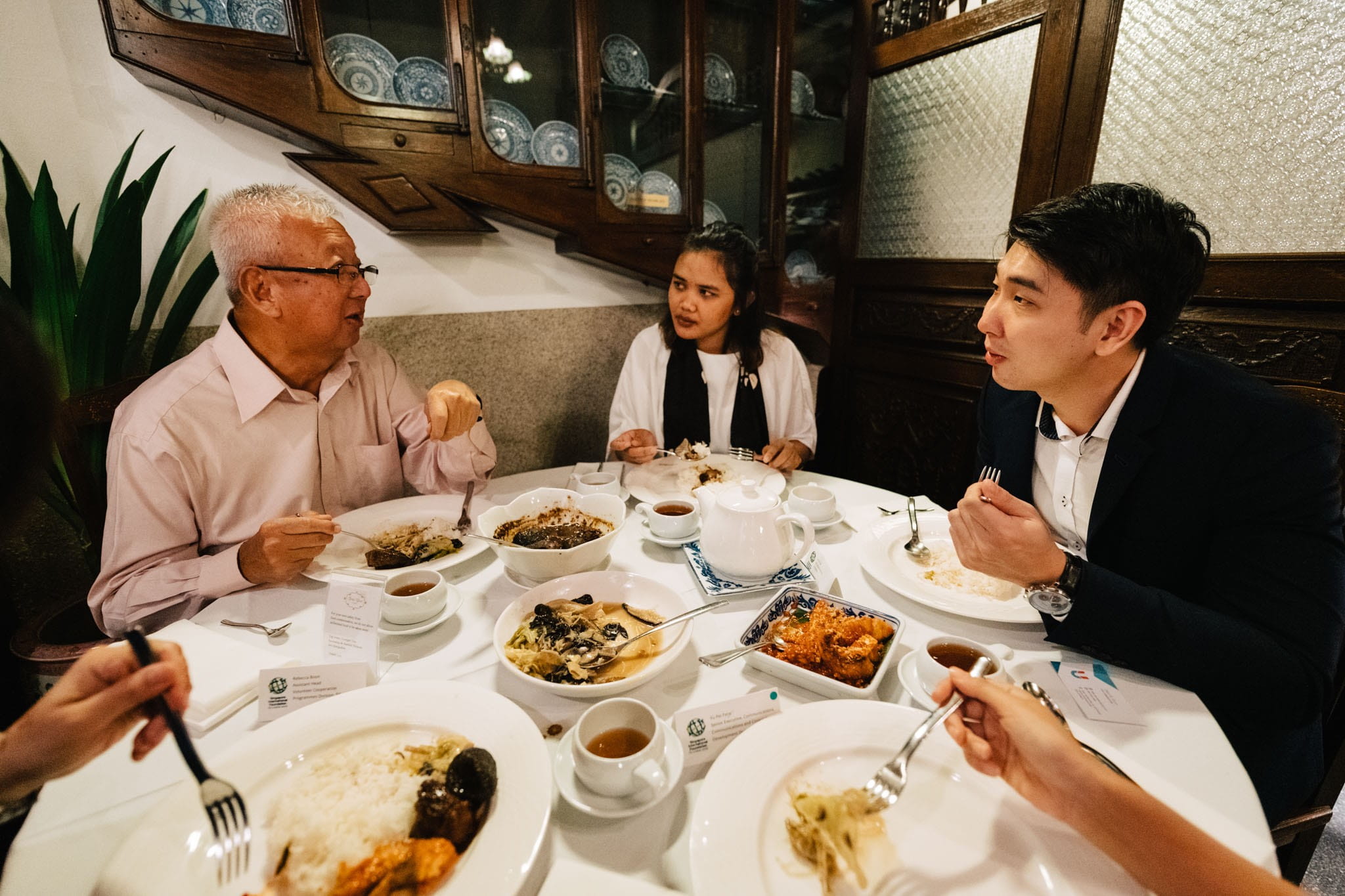The unique Peranakan culture embodies aspects of multicultural Singapore, and our media friends sampled Peranakan food over conversation with the SIF’s Citizen Ambassadors (CAs). The journalists also learnt more about the volunteer work our CAs do in the Asean region, where our visiting journalists hail from.