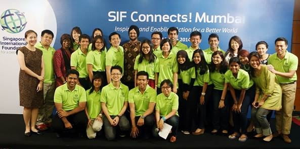 The YSE changemakers at SIF Connects! Mumbai with Singapore Consul General Ajit Singh (centre, in brown shirt).