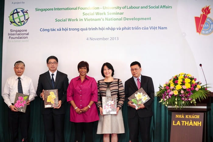 VIPs (L-R: Vice Minister, Ministry of Labour, Invalids and Social Affairs (MOLISA), Dr Doan Mau Diep, Singapore Ambassador to the Socialist Republic of Vietnam, His Excellency Ng Teck Hean, Director of SIF, Ms Margaret Thevarakom, Rector, ULSA, Professor Nguyen Thi Thuan and Senior Expert, Ministry of Education and Training (MOET), Mr Nguyen Khac Binh.) with gifts of appreciation from the Singapore International Foundation for their support at the SIF-ULSA Social Work Seminar on 4 November 2013.
