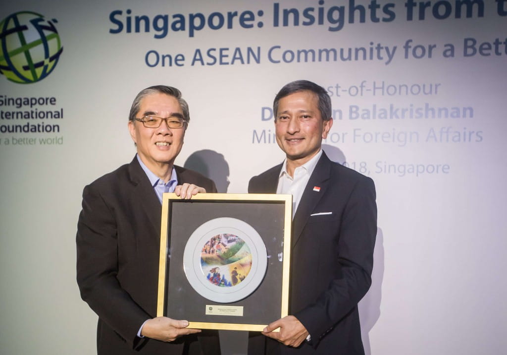 Minister for Foreign Affairs Dr Vivian Balakrishnan (right) was presented with a token of appreciation featuring the book cover illustrations of Singapore: Insights from the Inside – Volume III by SIF Chairman Ambassador Ong Keng Yong (left)