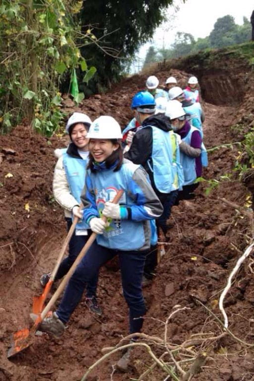 Singapore 2013 YBA Rebecca Koh (centre), enjoying a light moment while digging trenches with fellow volunteers.