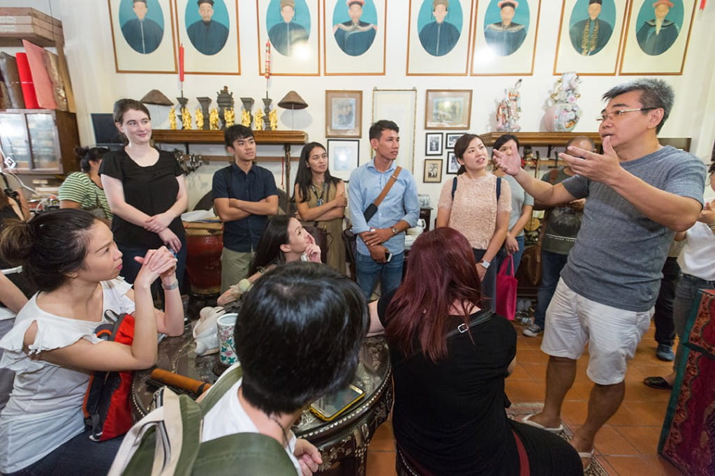 (Top row) Experiential learning sessions at VSA enabled participants to explore visual arts as well as theatre modes for engaging persons with disabilities. (Bottom row) Maya Dance Theatre showcased and shared their work inspired by engagements with beneficiaries at the Singapore Association for Mental Health.