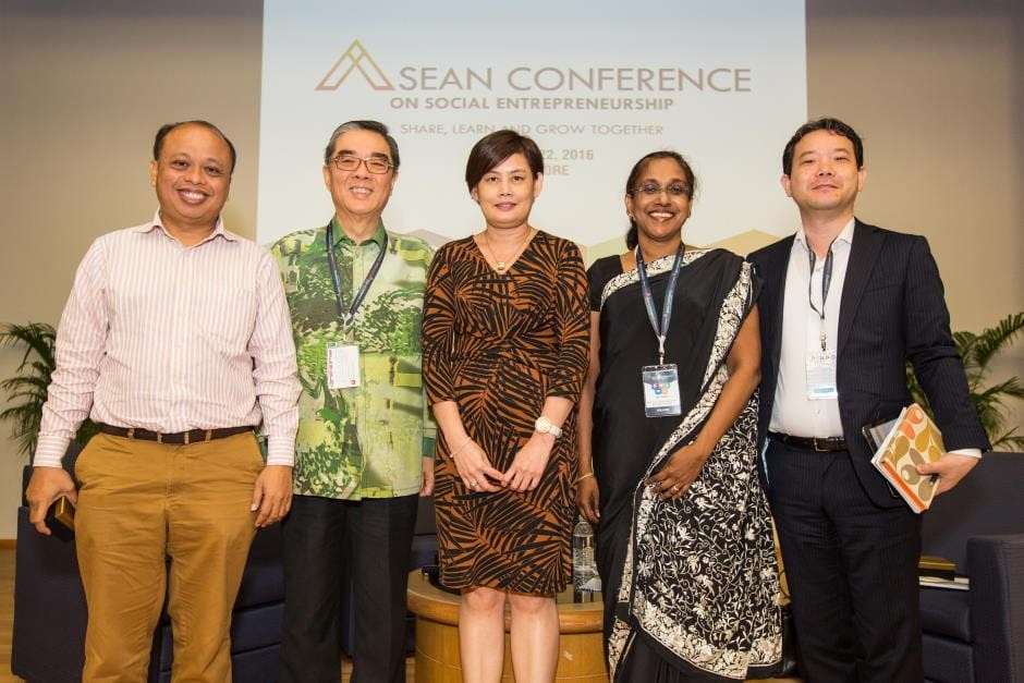 Speakers and moderator of the panel posed for a commemorative group shot with Elaine Tan, Executive Director of ASEAN Foundation (centre).