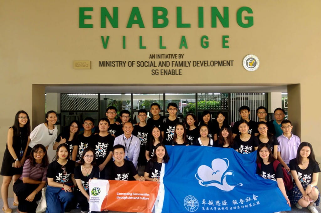 (Above) Chinese scholars from the Siyuan Programme taking a group photo at the end of a visit to The Enabling Village as part of a one-day Singapore Insights: Social Innovation and Enterprise programme.