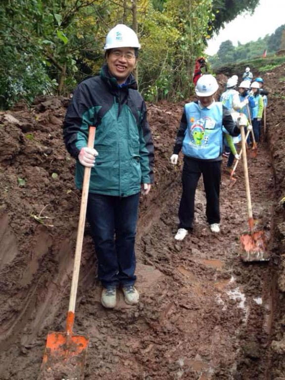 Chinese YBA alumni Zhou Ji (left) and Tang Zhong Hui (second from left) digging trenches for Sichuan villagers’ new houses.