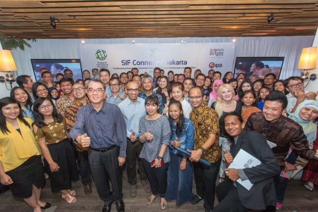Singaporean and Indonesian communities celebrating the enduring friendships that form the rich tapestry of relations at the people-to-people level, nurtured through SIF programmes in Indonesia since 1992. Muhammad Zalaluddin Sofan or Jalal (bottom right) was one of the four IBF scholars who shared their insights on the inaugural SIF-IBF-IPA study visit to Singapore in December 2015.