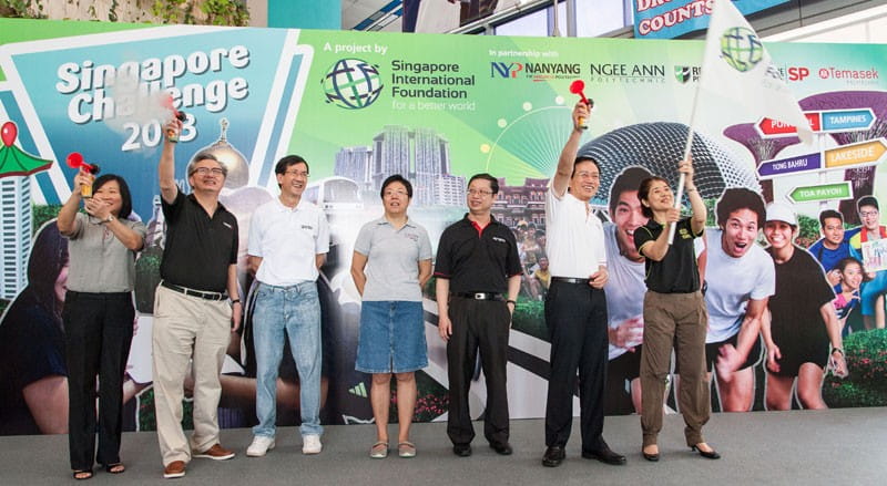 VIPs and SIF’s Executive Director Jean Tan (far right) flagging off the race at Nanyang Polytechnic.