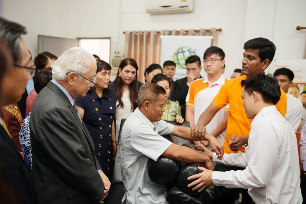 President and Mrs Tan witnessed a training session conducted by SIF’s SIVs Mr Vimal Palanichamy (second from right clad in orange) and Mr Jeremy Lim, (third from right clad in orange) at the Faculty of Medical Technology, University of Health Sciences, Vientiane City, Lao PDR.