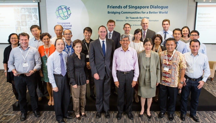 FOS with Minister Ibrahim after the dialogue, along with SIF Chairman Euleen Goh (front row, third from right), SIF Governor Peter Pang (front row, second from left) and SIF Executive Director Jean Tan (front row, third from left).