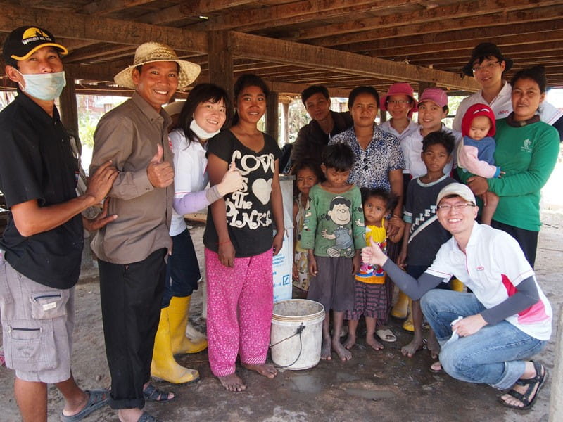 Vincent Pang (first from left) was a team leader on a recent Water for Life volunteer trip to Cambodia. Inspired by his experience there, he gathered some of his team (called Team PASSION) and took part in an outreach programme on Singapore World Water Day, organised by the PUB at Jurong Lake in March.