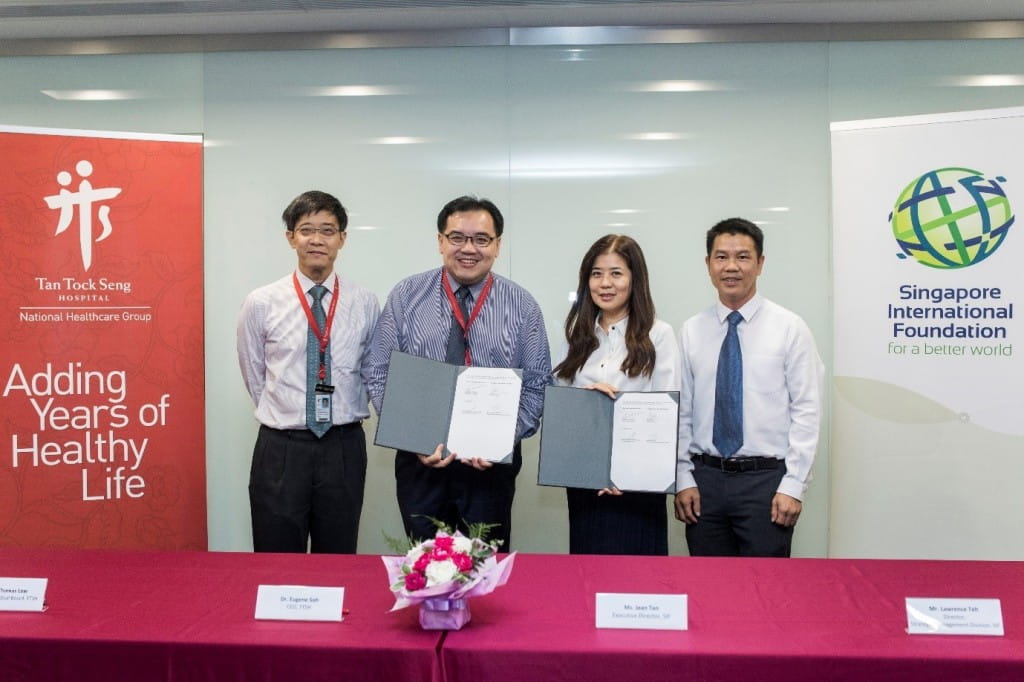 The five-year MOU between SIF and TTSH will enable both organisations to collaborate on healthcare projects in specific medical disciplines. It was co-signed by TTSH Chief Executive Officer Dr Eugene Fidelis Soh (second from left) and SIF Executive Director Ms Jean Tan (second from right), and witnessed by TTSH Chairman of the Medical Board A/Prof Thomas Lew (left) and SIF Division Director, Strategic Management, Mr Lawrence Teh (right).