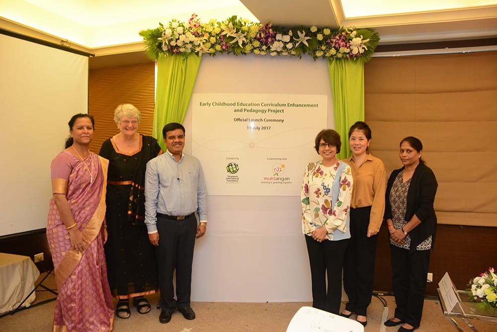 From left to right: Guests Shrimati Vinita Ved Singal, Principal Secretary Women & Child Development Department, Mrs Elizabeth Mehta, Founder-Muktangan, Shri. Nand Kumar (I.A.S.), Principal Secretary, School Education & Sports Department, Ms Juthika Ramanathan, Governor, SIF, Ms Jean Tan, Executive Director, SIF and Ms Ms Kannigadevi Ravindran, SIV Team Leader at the official launch.
