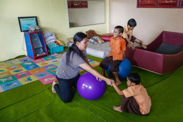 With a deeper understanding of her students’ learning needs, YADIKA teacher Rosalia Moza can now develop more appropriate learning methods for them.