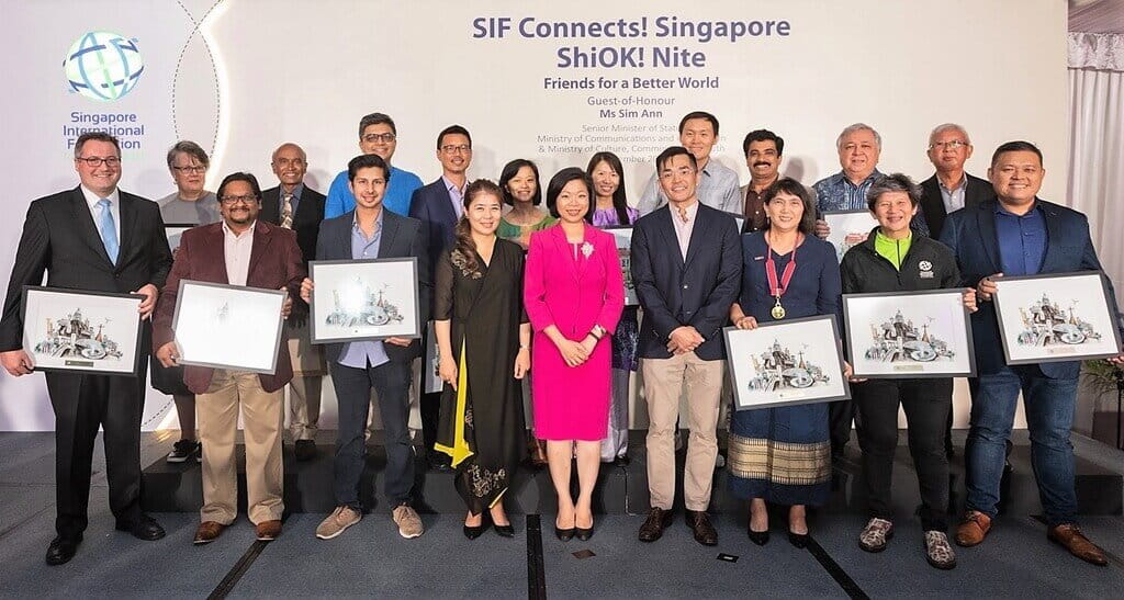 (Centre, in pink) Singapore Senior Minister of State Ms Sim Ann, together with SIF Governor Mr David Chong (4th from right) and SIF Executive Director Ms Jean Tan (4th from left), and the SIF’s award winners.